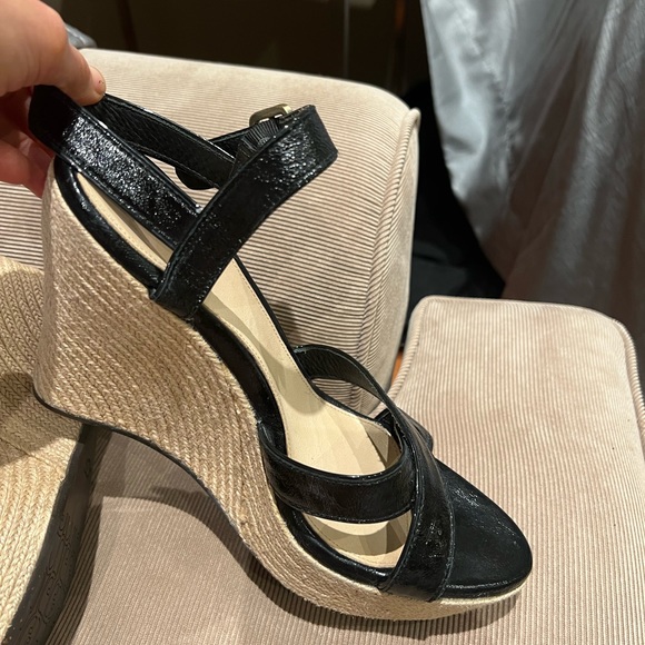 UGG wedge Sandler excellent condition black patten - Picture 5 of 6